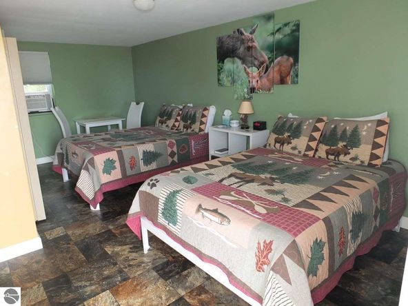 16086 Us Hwy 2, Cooks, MI 49817
